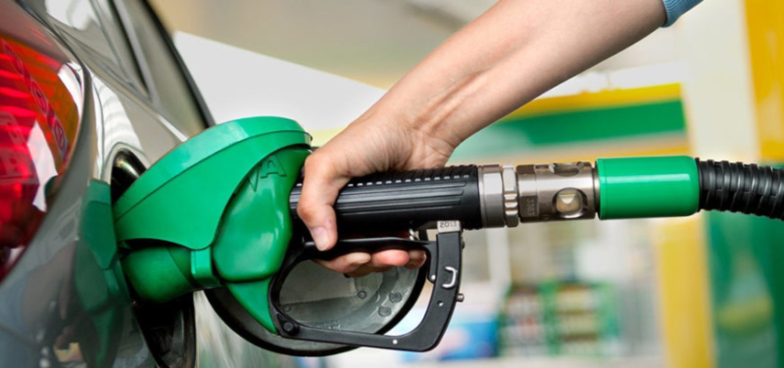 Valor máximo do litro da gasolina vendido na bomba é R$ 7,99; em janeiro do ano passado, valor em média era de R$ 4,483